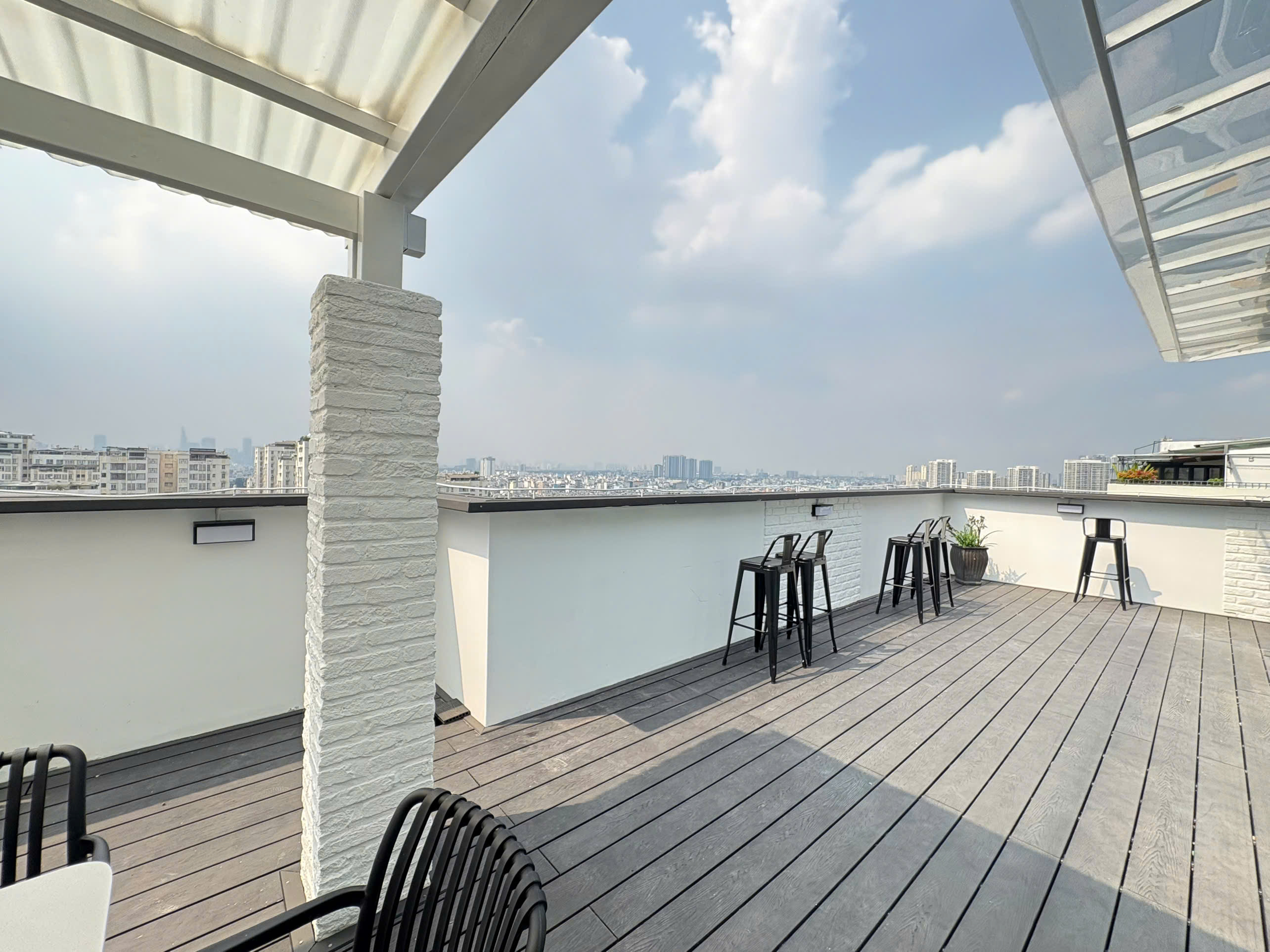 Cho thuê gấp siêu phẩm penthouse 9PN Sky Garden 2 - 300m2 - view Landmark