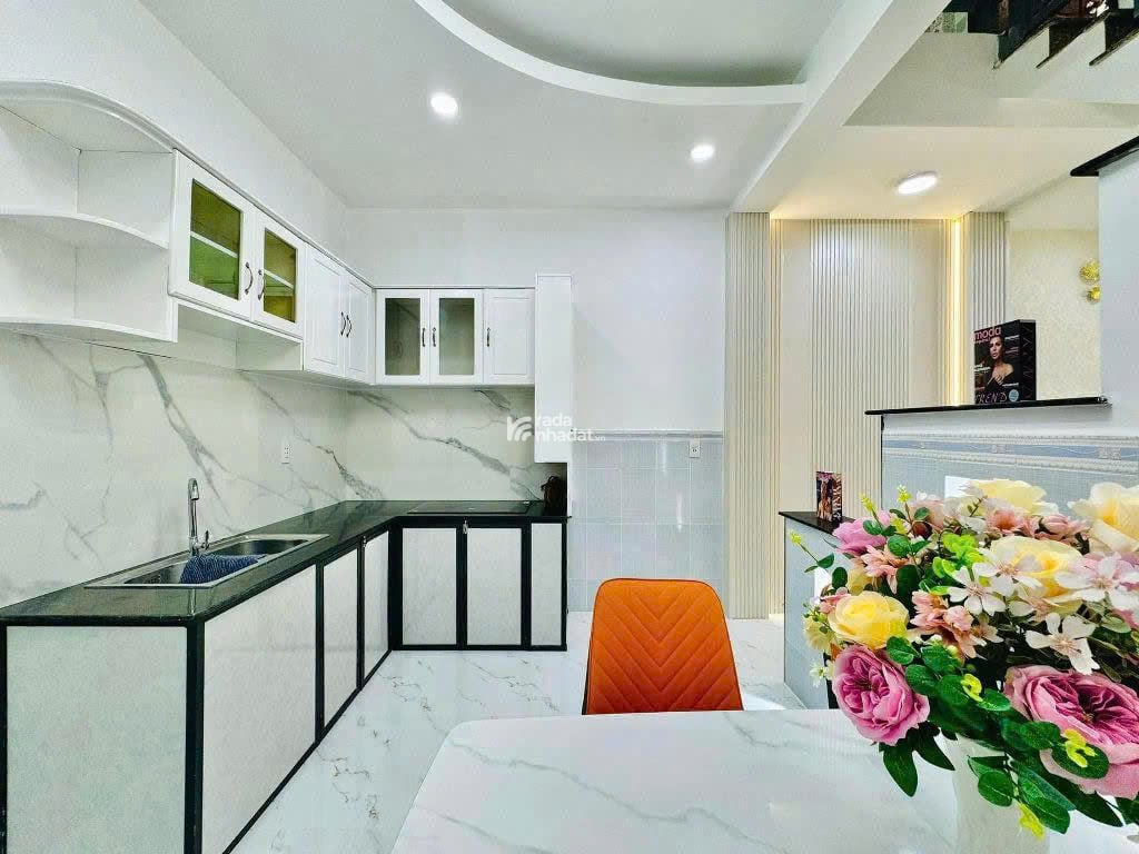 Chính chủ gửi bán nhà hẻm xe hơi đường Số 11, Thủ Đức, gần chợ Thủ Đức, 44m2 SHR giá 2 tỷ 950 TL