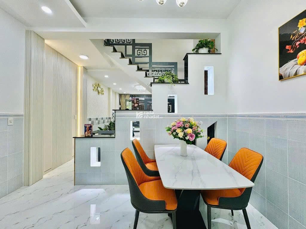 Chính chủ gửi bán nhà hẻm xe hơi đường Số 11, Thủ Đức, gần chợ Thủ Đức, 44m2 SHR giá 2 tỷ 950 TL