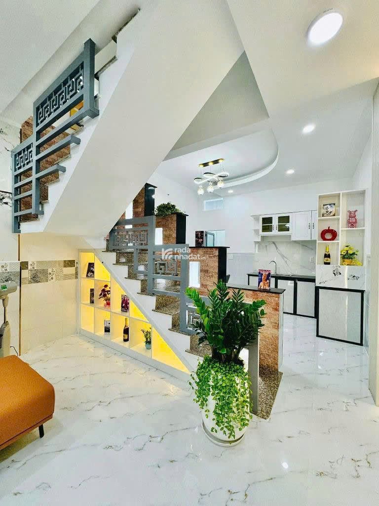 Chính chủ gửi bán nhà hẻm xe hơi đường Số 11, Thủ Đức, gần chợ Thủ Đức, 44m2 SHR giá 2 tỷ 950 TL