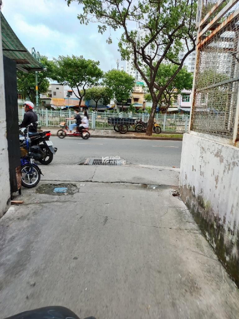 DIỆN TÍCH TO - GIÁ RẺ - GẦN TRUNG TÂM - GIÁP QUẬN 11, QUẬN 5... - CÁCH HẺM XE TẢI VÀI BƯỚC.,