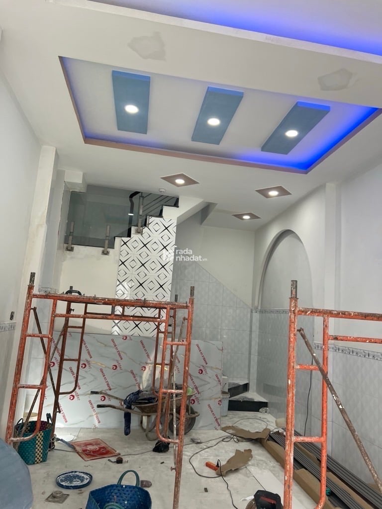 VỊ TRÍ ĐẸP - HẺM 5M - VÀI BƯỚC RA MẶT TIỀN - KỀ BÊN LÊ VĂN QUỚI - NGÃ TƯ 4 XÃ - GIÁP TÂN PHÚ - NHÀ 