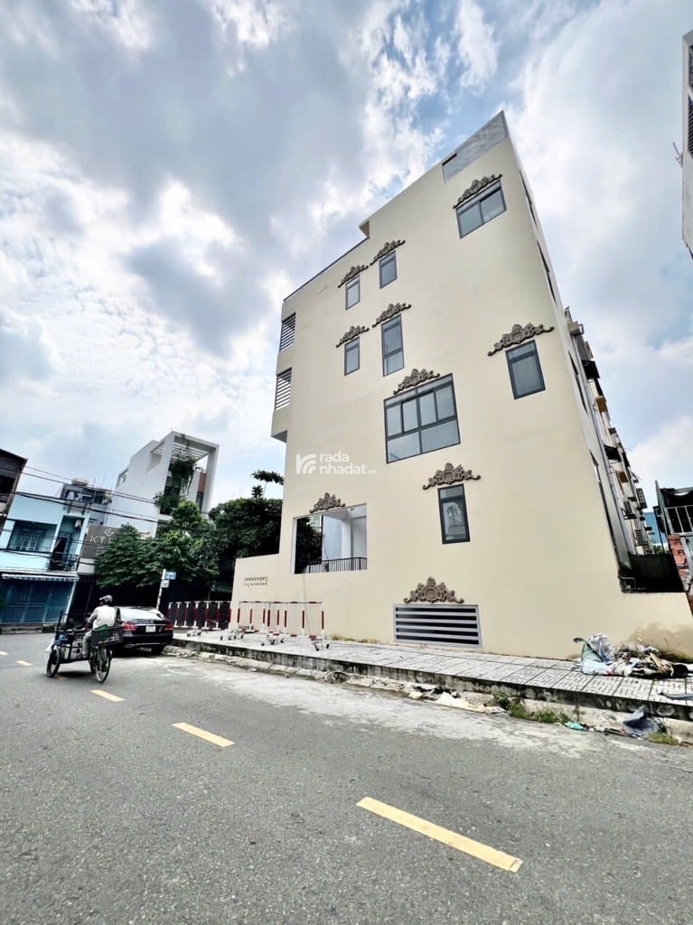 MẶT TIỀN KINH DOANH CÓ HẦM ĐỂ XE OTO HIẾM DONG TIÊN TỐT