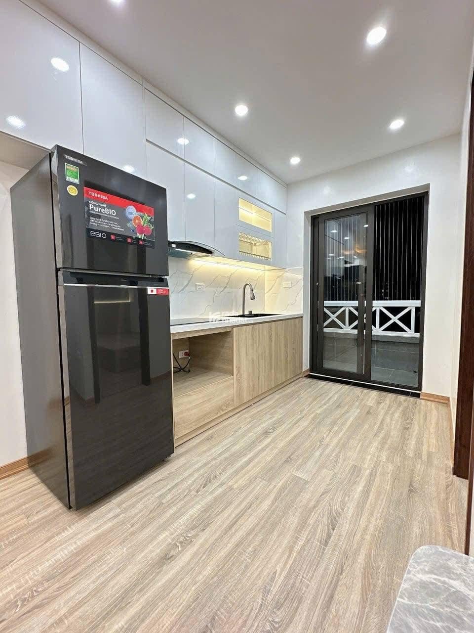 Chính chủ bán nhanh căn hộ 93m2 3 ngủ 2WC tòa VP3 Linh Đàm view hồ full nội thất về ở giá tốt nhất