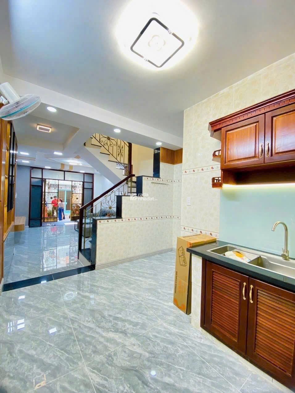 Bán nhà Bùi Thị Xuân, Tân Bình/ Giá 2 tỷ 960 triệu Dt 68,6m2/ Sổ riêng sang tên ngay
