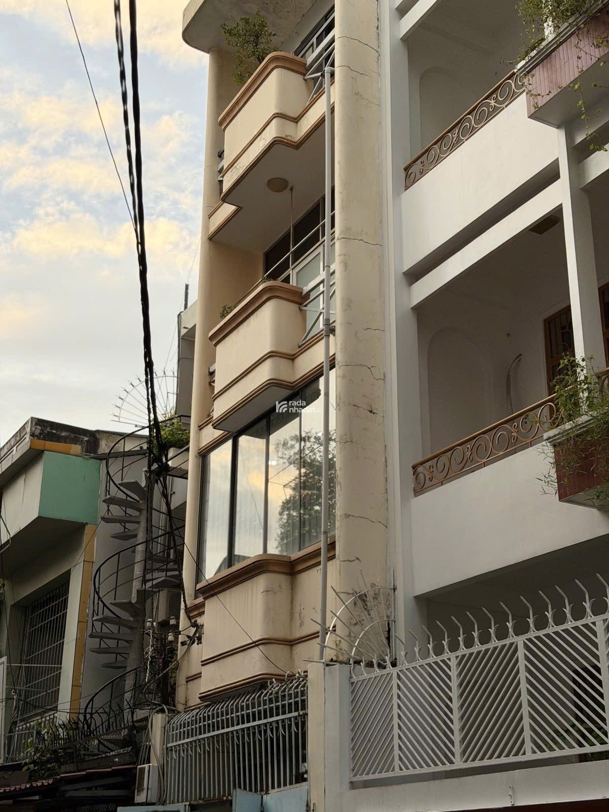 HẺM 8M OTO TRÁNH TRẦN HUY LIỆU - NHÀ 4 TẦNG KIÊN CỐ - 7 PN 8 WC - 15.2 TỶ