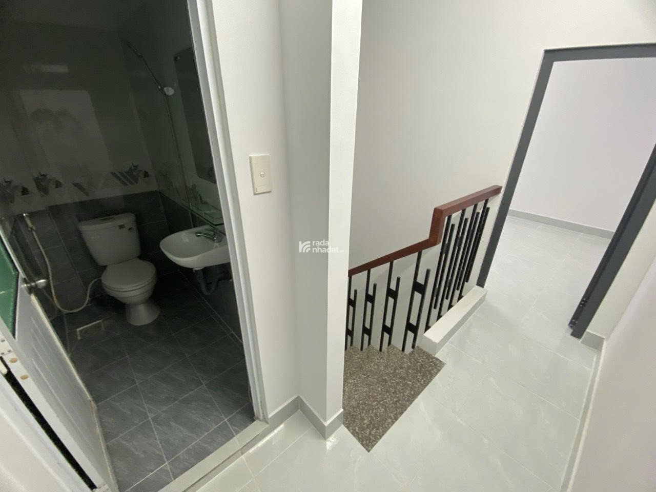  BÁN NHÀ HẺM XE HƠI CMT8 Q10 - NHÀ 3 TẦNG - ĐANG CHO THUÊ 16TR/THÁNG - GIÁ CHỈ 8.9 TỶ