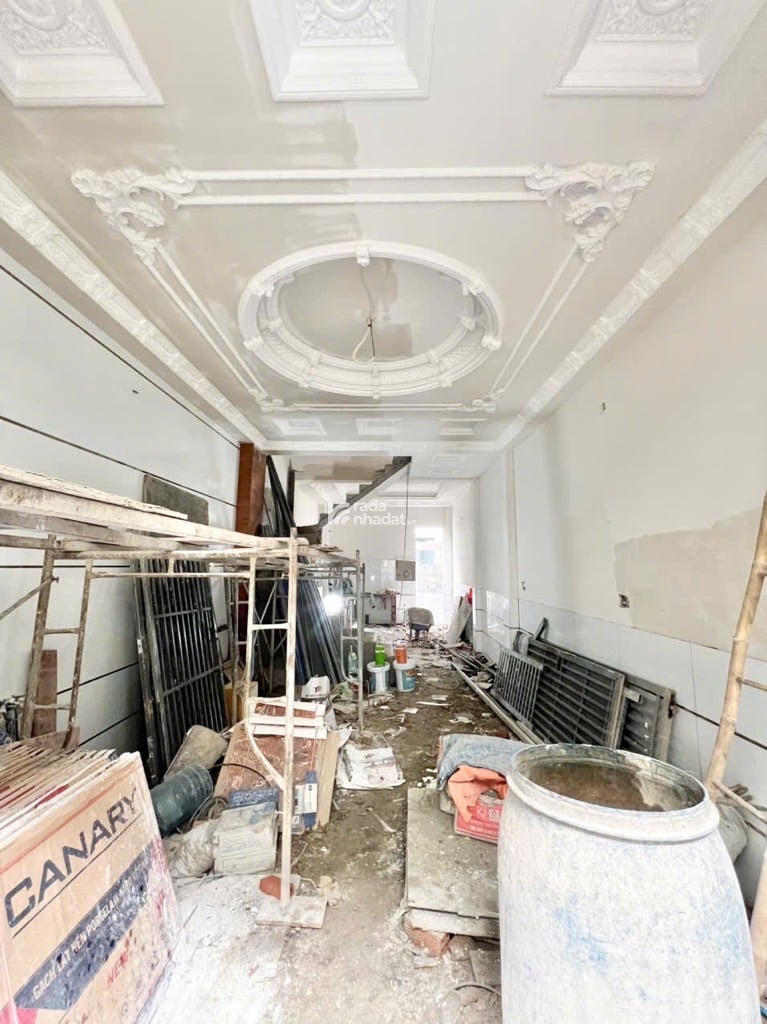 - Nhà mới đẹp thiết kế hiện đại sang trọng, xách Vali vào ở liền  