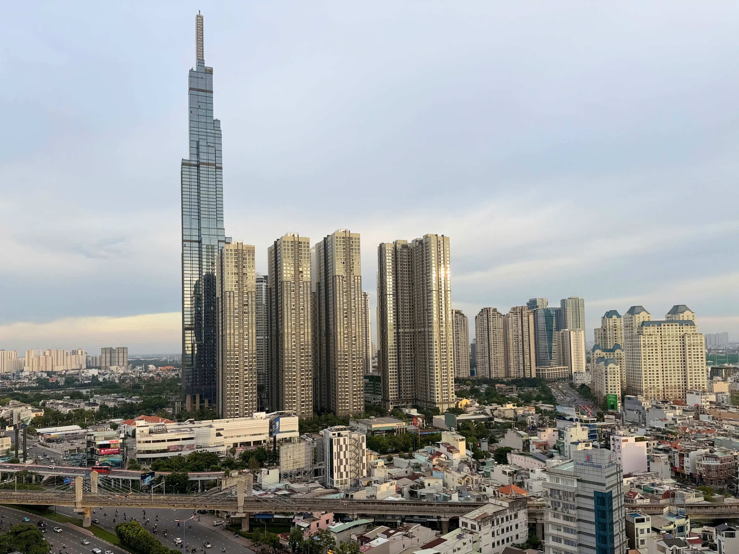 Bán căn hộ Pearl Plaza, 3PN 2WC căn góc 122m2 view Landmark 81