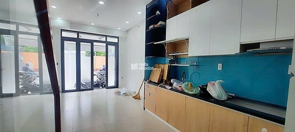 MẶT TIỀN ĐƯỜNG CHÍNH - KINH DOANH SẦM UẤT Giá chỉ hơn 6 tỷ