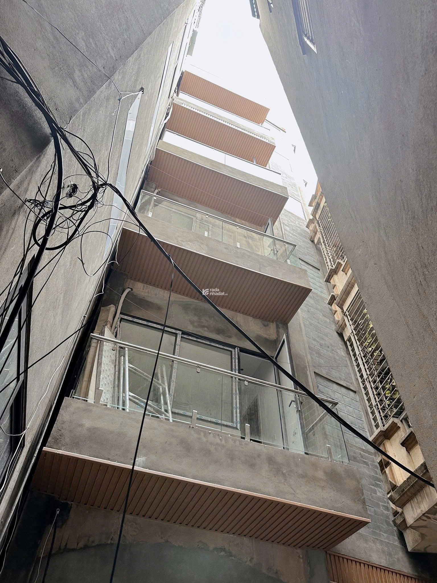 Bán nhà Trần Quốc Vượng thang máy sẵn trong nhà