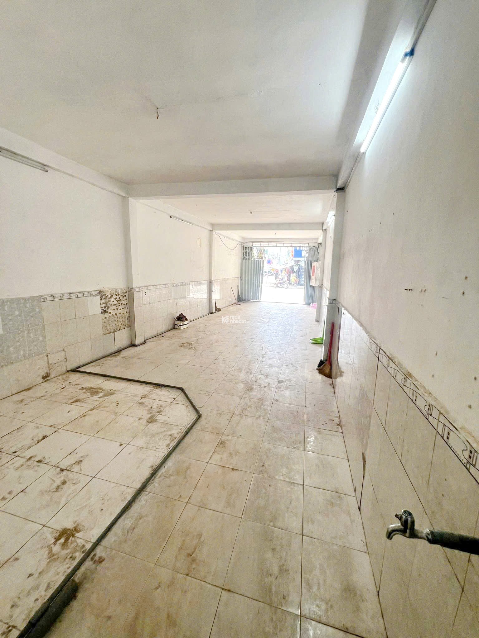 Bán nhà 2 lầu mặt tiền KD đường Nguyễn Biểu Phường 1 Quận 5