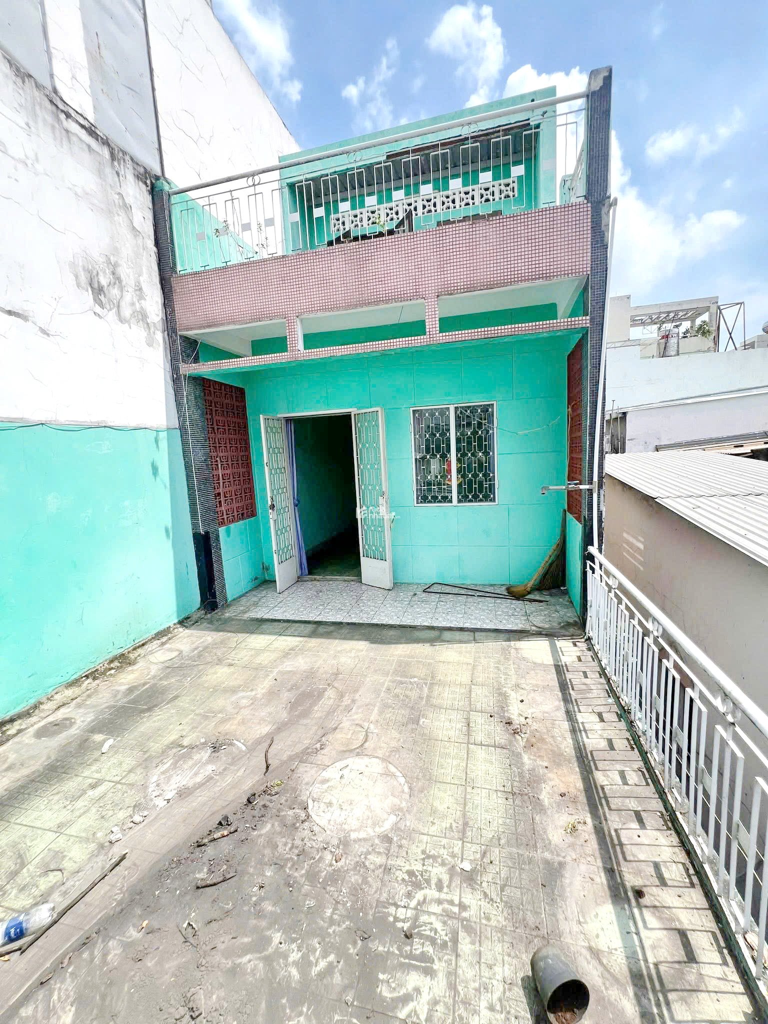 Bán nhà 2 lầu mặt tiền KD đường Nguyễn Biểu Phường 1 Quận 5