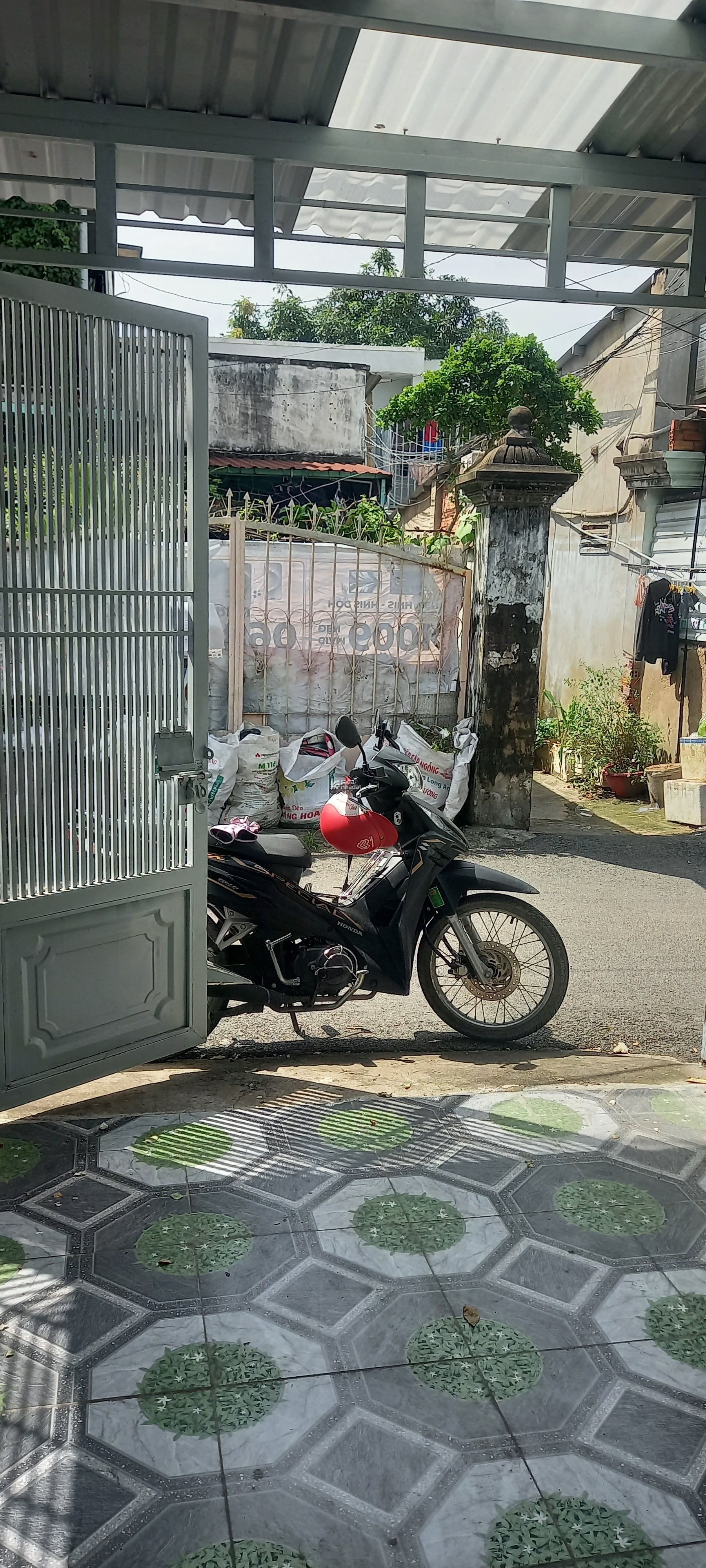 NHÀ MT TẠI LINH CHIỂU THỦ ĐỨC 50M2  GẦN ĐH CẢNH SÁT_ ĐHNH_ĐHSPKT _CĐCN_ NH_WINCOM. 50m2 2 tầng