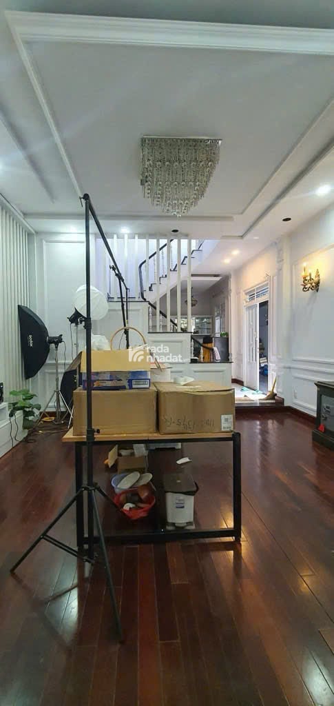 Nhà Phố 3 Tầng Đất Nở Hậu 8m Diện Tích 122m2 Xe 7 Chỗ Đậu Trước Nhà Nguyễn Thị Xinh Q12