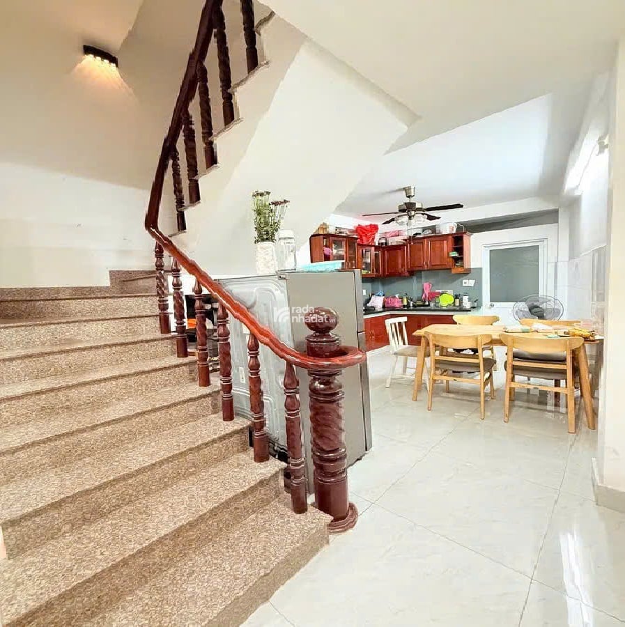 Bán nhà Quận Phú Nhuận - hẻm Huỳnh Văn Bánh - DT 11 x 4.8 m - 38 m2 - 5 Tầng - Giá 7.5 tỷ