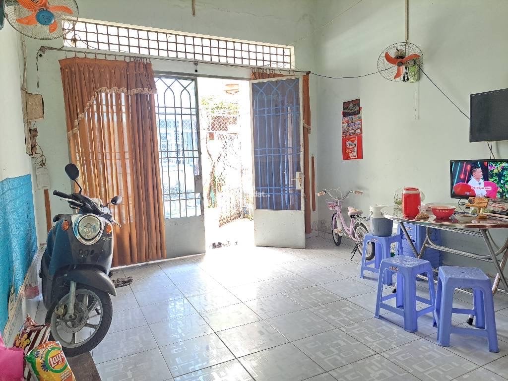 NHÀ NGAY QUẬN TÂN PHÚ NẰM ĐƯỜNG HOÀ BÌNH NGAY ĐẦM SEN 60M2 GIÁ RẤT ĐẸP 7.1 TỶ 