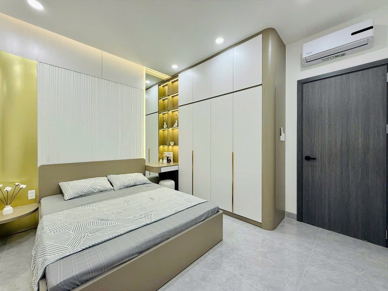 Hạ giá 300 còn 4tỷ300 đường Nơ Trang Long F13 Bình Thạnh 54m2 , Đang cho thuê 13 triệu , sổ riêng