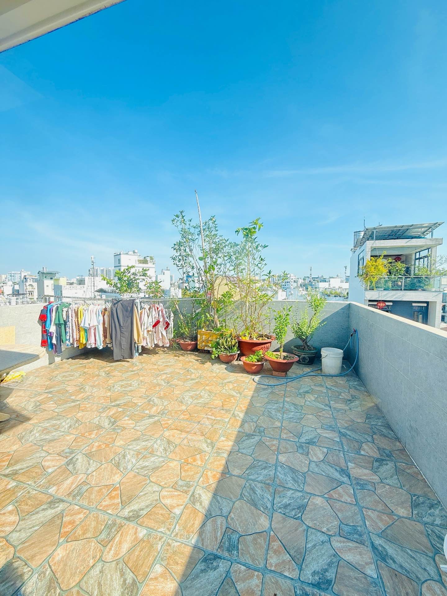 Nhà 6 tầng thang máy đường 15m Ni Sư Huỳnh Liên, 70m2, 5x14, 6PN, sang trọng, 14.2 tỷ