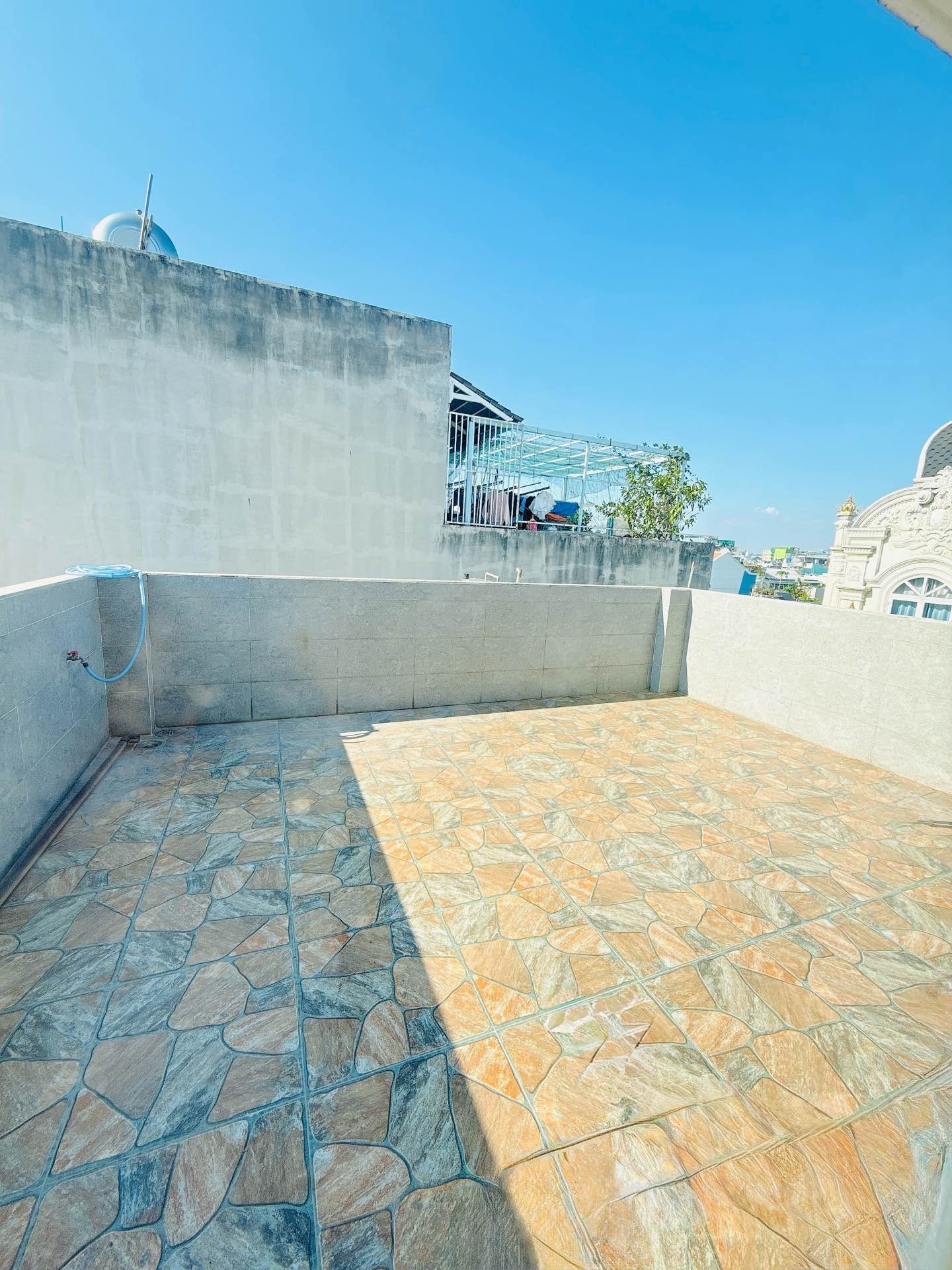 Nhà 6 tầng thang máy đường 15m Ni Sư Huỳnh Liên, 70m2, 5x14, 6PN, sang trọng, 14.2 tỷ