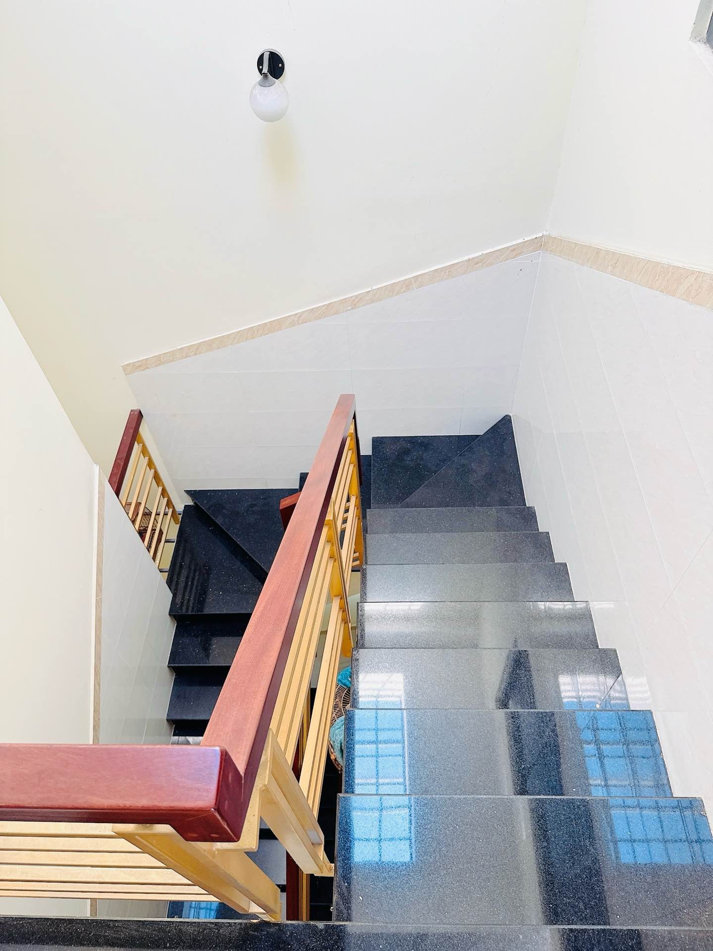 Nhà 6 tầng thang máy đường 15m Ni Sư Huỳnh Liên, 70m2, 5x14, 6PN, sang trọng, 14.2 tỷ