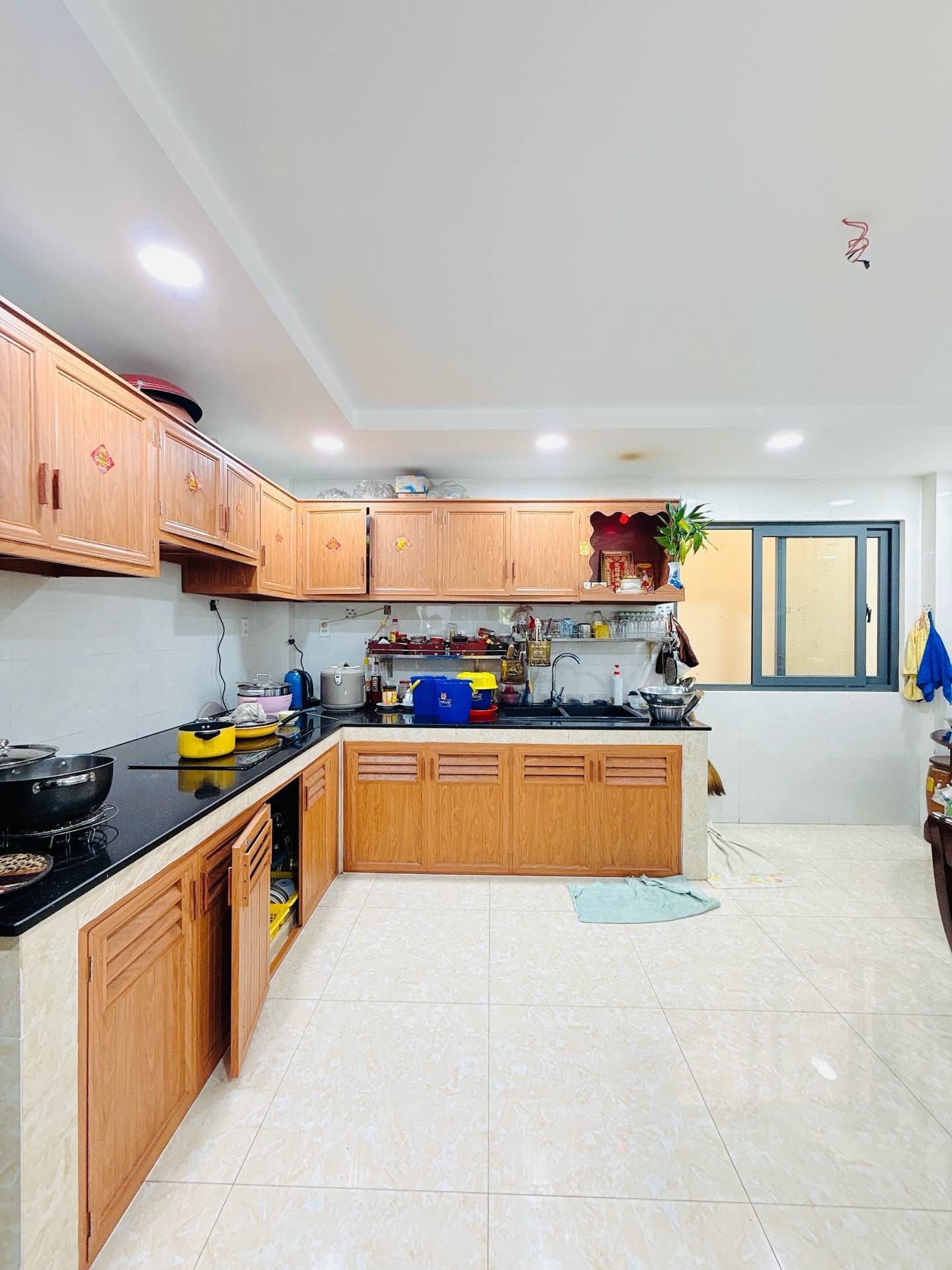 Nhà 6 tầng thang máy đường 15m Ni Sư Huỳnh Liên, 70m2, 5x14, 6PN, sang trọng, 14.2 tỷ