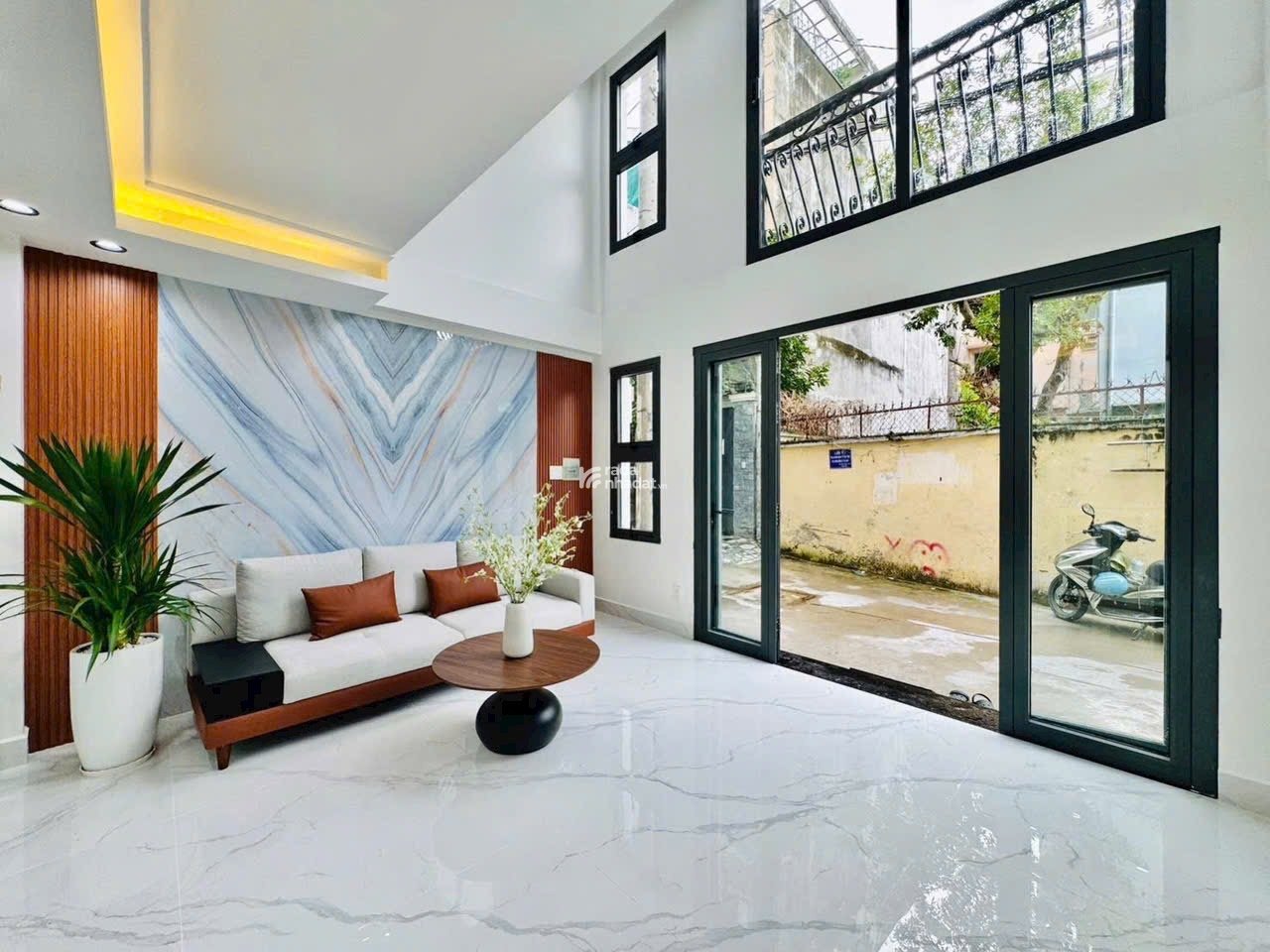 NHÀ MỚI XÂY VÀO Ở LIỀN (4X10M) - 3 LẦU - NGUYỄN VĂN ĐẬU GẦN CHỢ CÂY QUÉO 