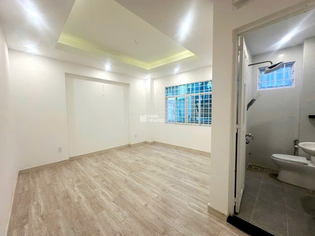 QUAN 7- 10 TỈ HƠN NHÀ MẶT TIỀN 5 LẦU-NGANG 5M NGAY KDC BỘ CÔNG AN