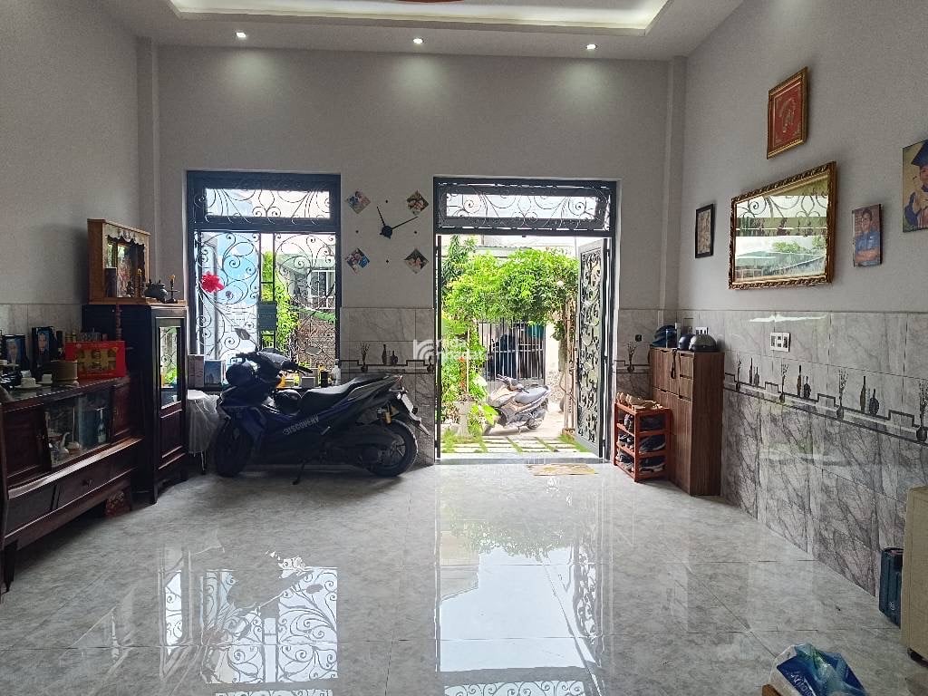 BÁN GẤP NHÀ NGAY MÃ LÒ BÌNH TÂN  HẺM XE HƠI