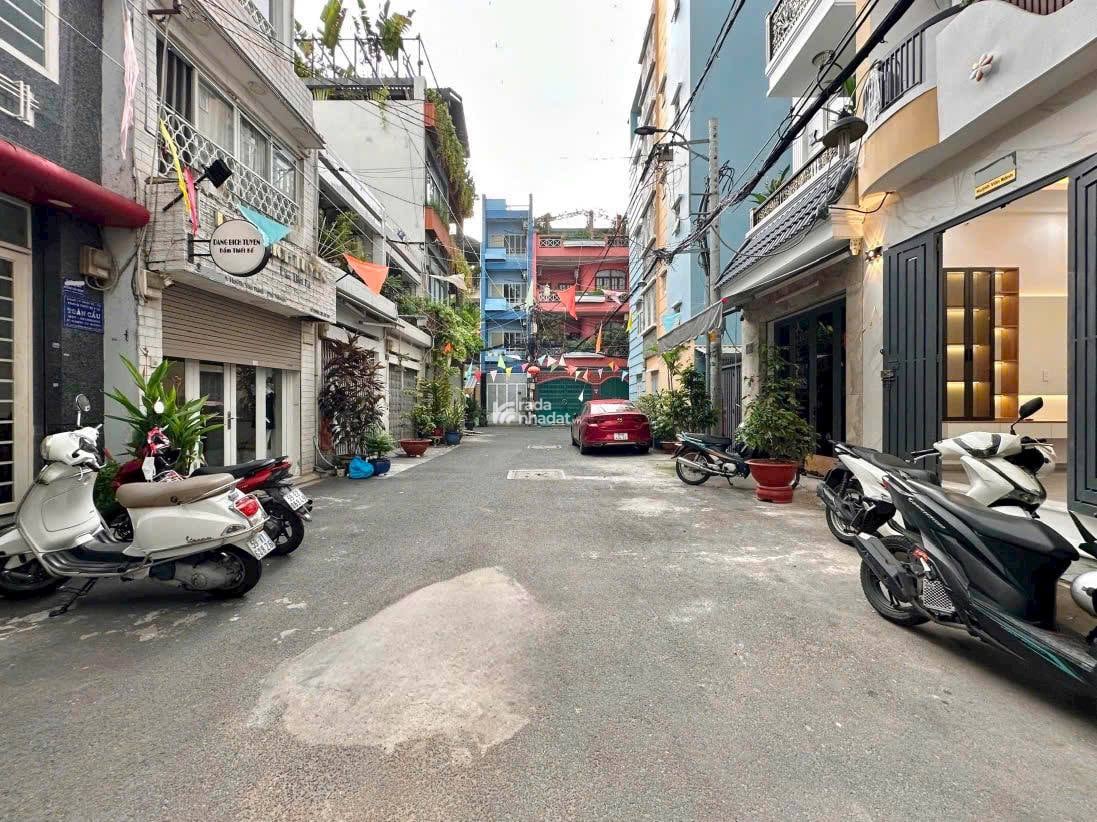 PHÚ NHUẬN HUỲNH VĂN BÁNH P.11 SIÊU HIẾM - Hẻm Nhựa 10M Xe Tải Tránh Cạnh MẶT TIỀN - Mới Đẹp