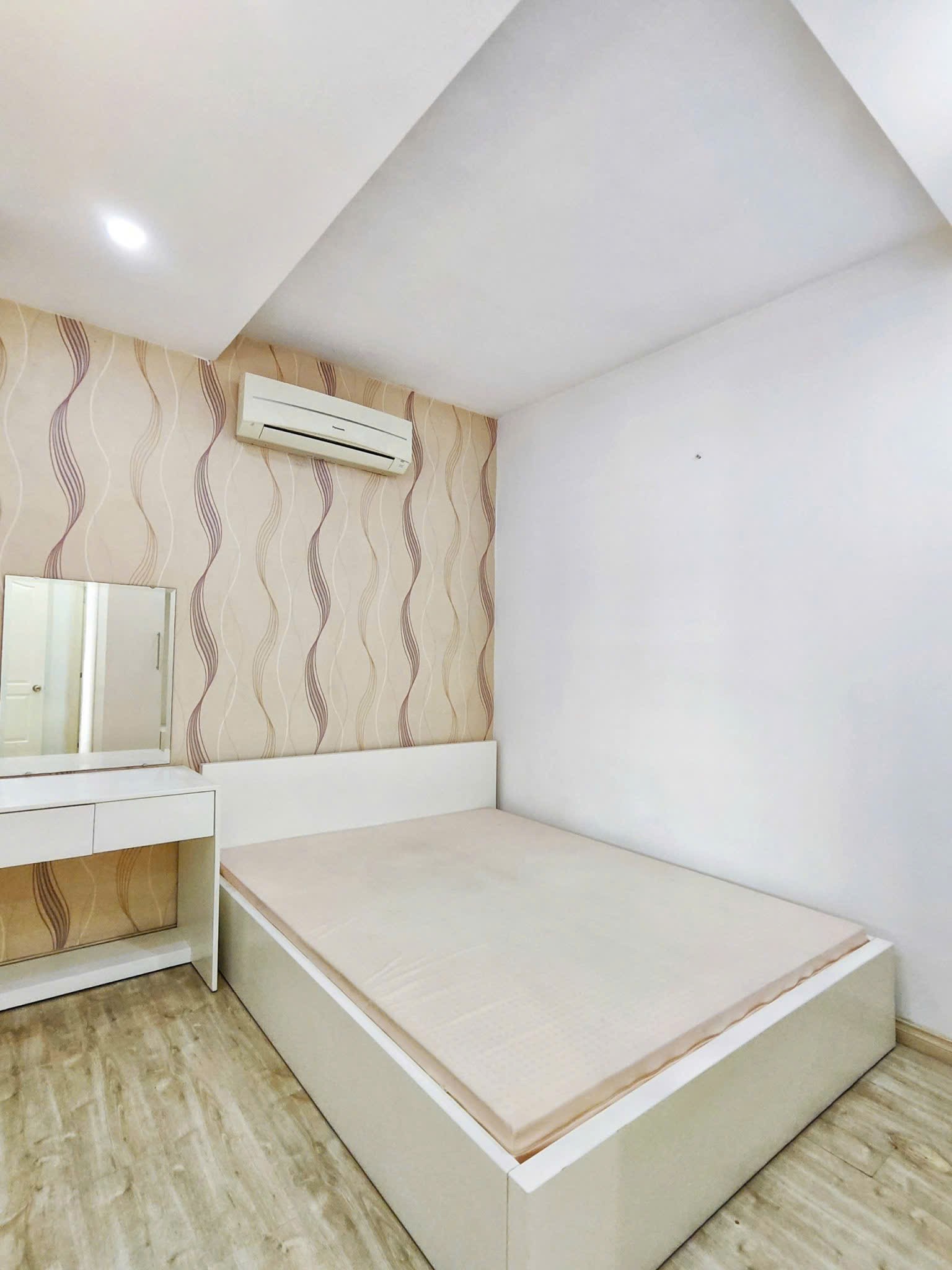 Cho thuê căn hộ Sky garden 3, PMH, Q7, Dt 68m2, TK 2PN full nội thất mới đẹp, giá chỉ 15 triệu