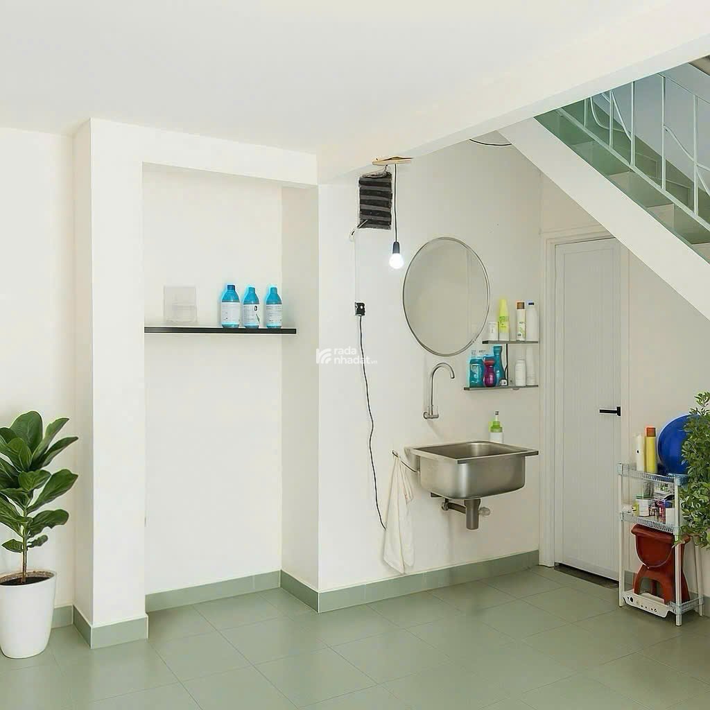 Nhà lô góc mặt tiền QUẬN 3 - Cách Mạng Tháng Tám - 43 m2 - Cho thuê 600 tr - 11.2 tỷ