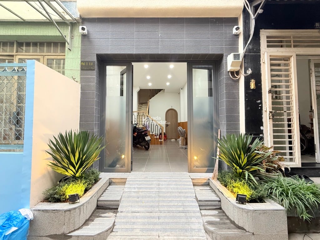 NGAY BỜ KÈ HOÀNG SA - HẺM THÔNG PHAN ĐÌNH PHÙNG - GIÁP QUẬN 1 - TOÀ CHDV -  DÒNG TIỀN 50 TRIỆU/TH