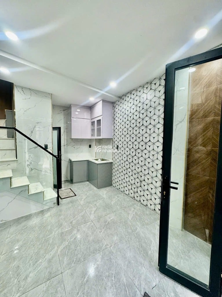 NHỈNH 2TỶ - NHÀ ĐẸP FULL NỘI THẤT Ở NGAY 2 TẦNG 2PN - 23M2 - HẺM BA GÁC 