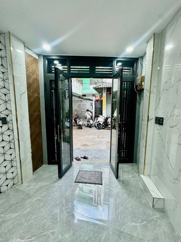 NHỈNH 2TỶ - NHÀ ĐẸP FULL NỘI THẤT Ở NGAY 2 TẦNG 2PN - 23M2 - HẺM BA GÁC 