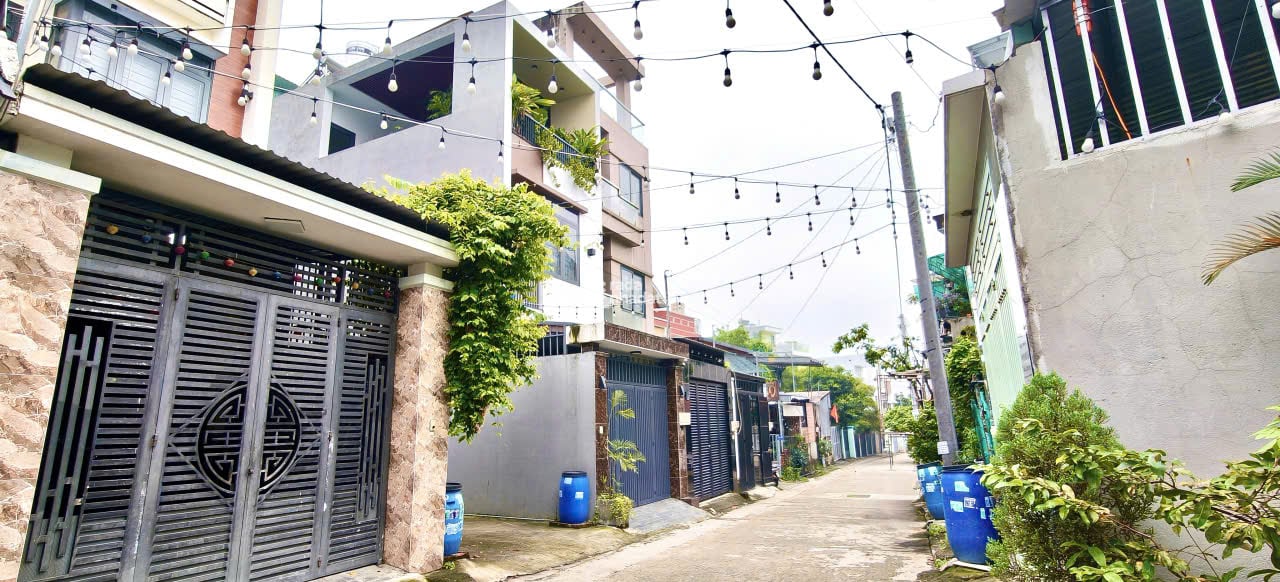 Bán Gấp Nhà 4 Tầng Mặt Tiền Hẻm Rộng Làng Tăng Nhơn Phú, Giá tốt, 4PN, 5WC, Sổ Sẵn, Giá 6.9 Tỷ