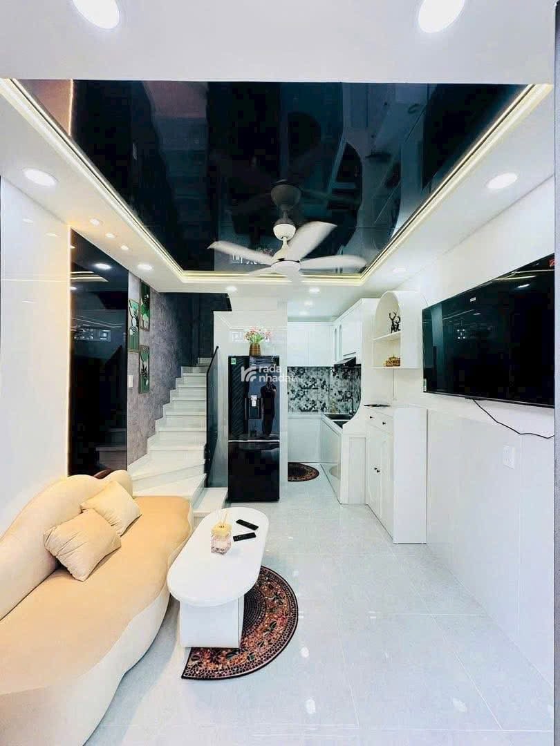 Bán gấp nhà đường Lê Hoàng Phái, phường 17, Gò Vấp 45m2 HXH, sổ hồng riêng