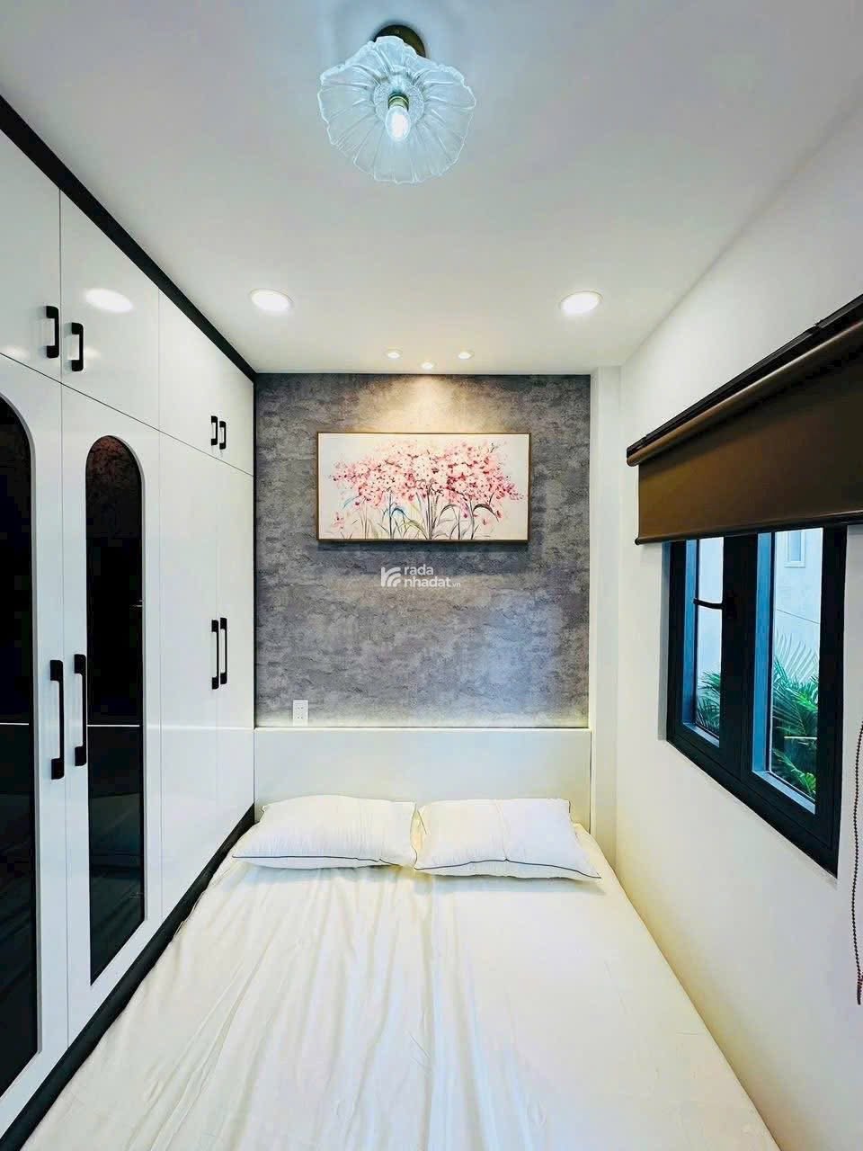 Bán gấp nhà đường Lê Hoàng Phái, phường 17, Gò Vấp 45m2 HXH, sổ hồng riêng