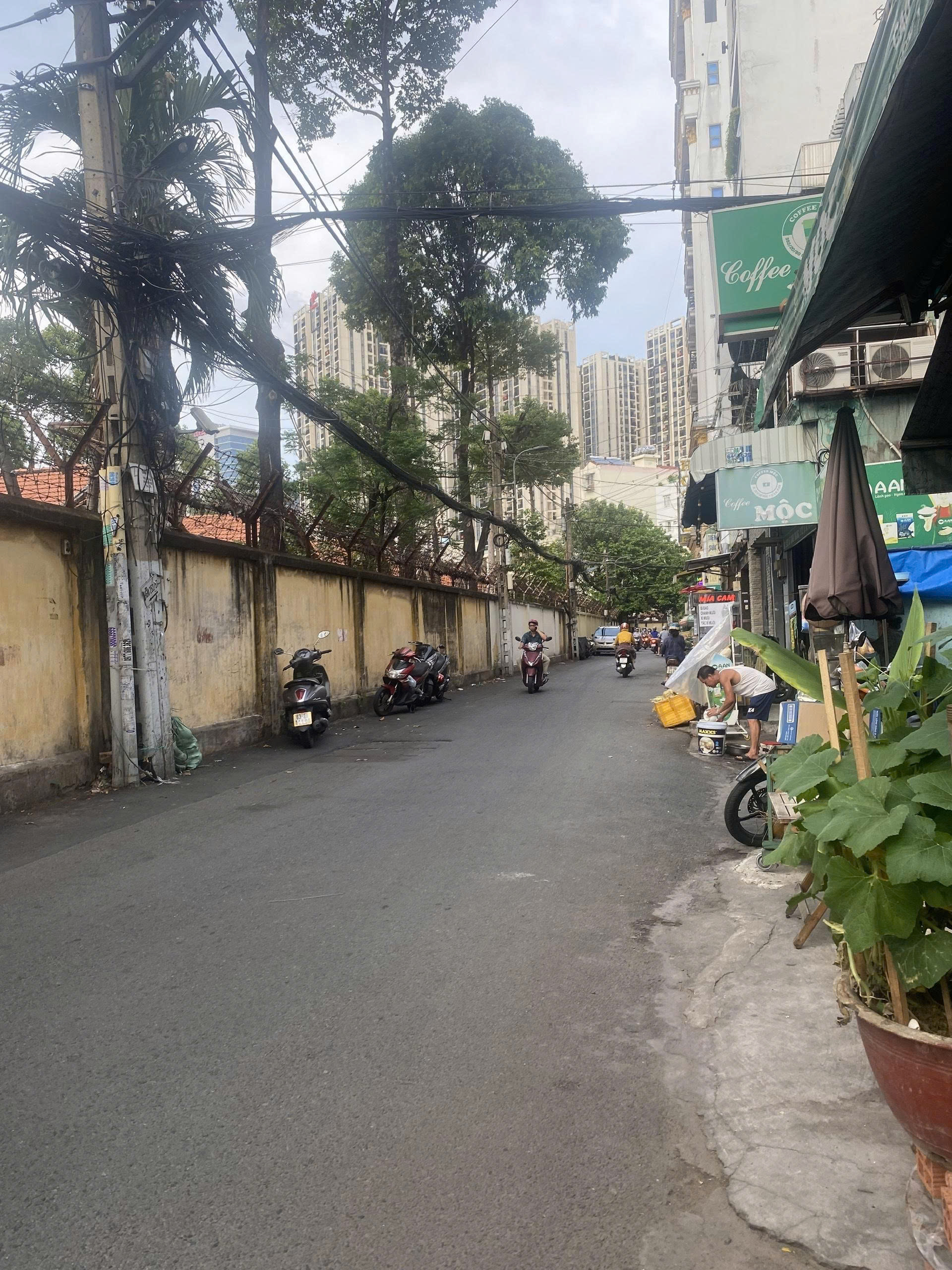 Bán nhà hẻm xe hơi góc 3 mặt tiền hẻm khu Cao Thắng, Quận 10 Giá 13 tỷ