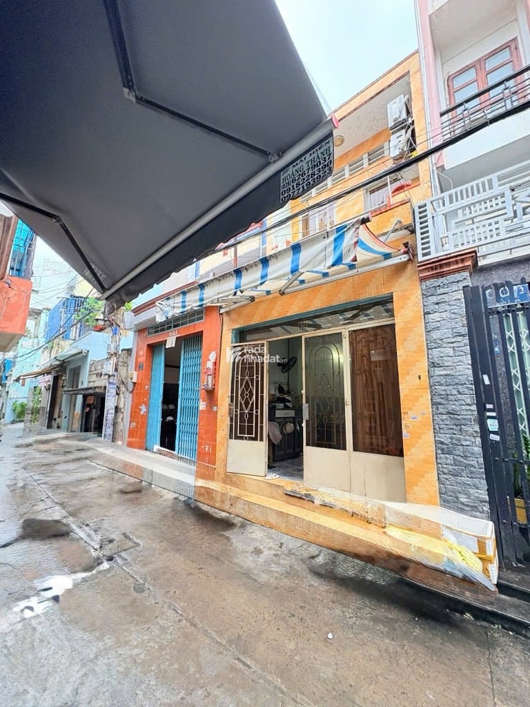 - DT ngang 3.5 nở hậu 3.6m dài 12.5m. Kết cấu 2 tầng, 3pn và 2wc, hẻm thông ra Lê Ngã, 