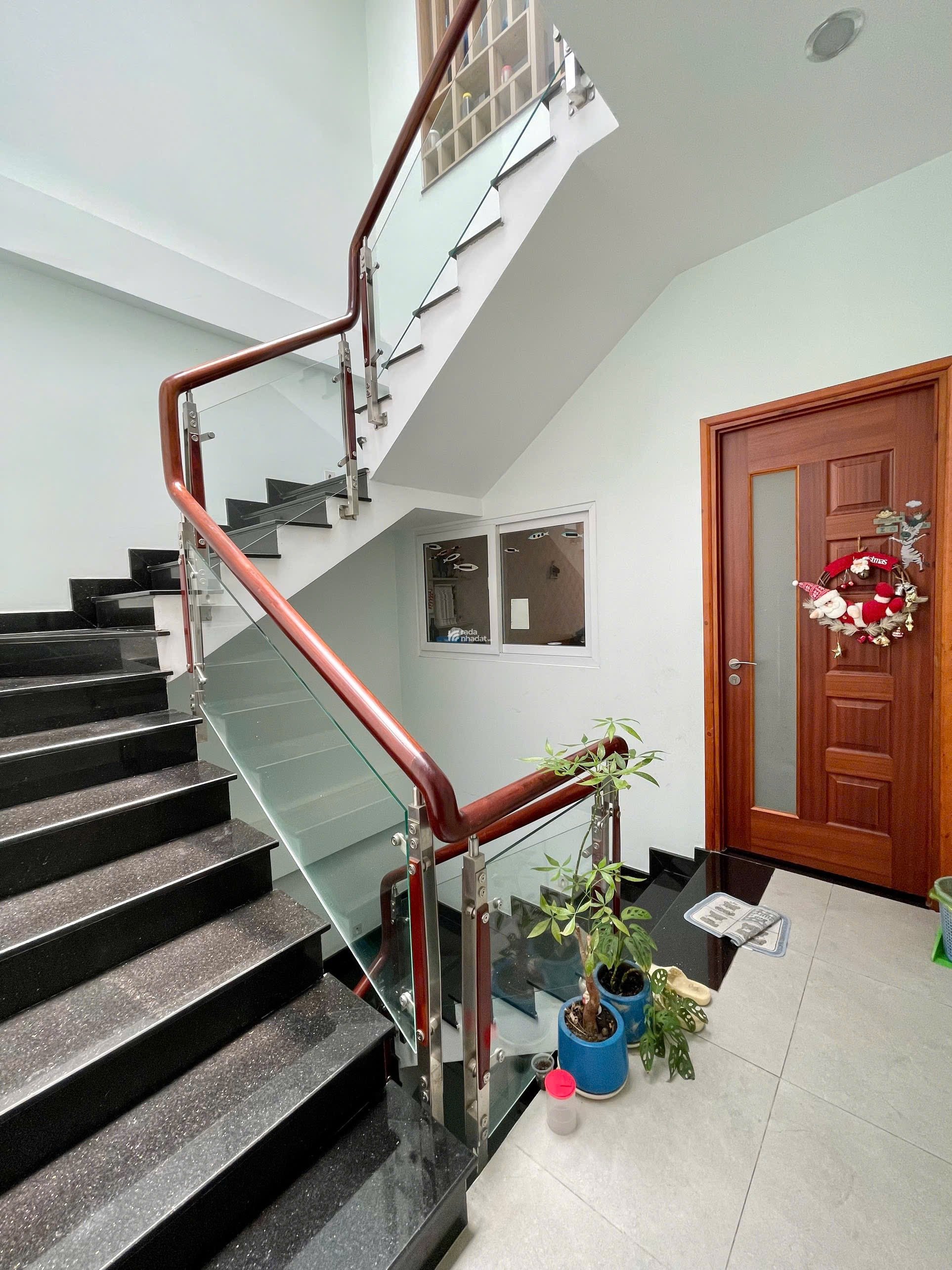 BÁN NHÀ HẺM ĐẸP TÔ HIẾN THÀNH, Q10 - NỞ HẬU -  DT: 5.12x17m - GIÁ 25 TỶ TL 