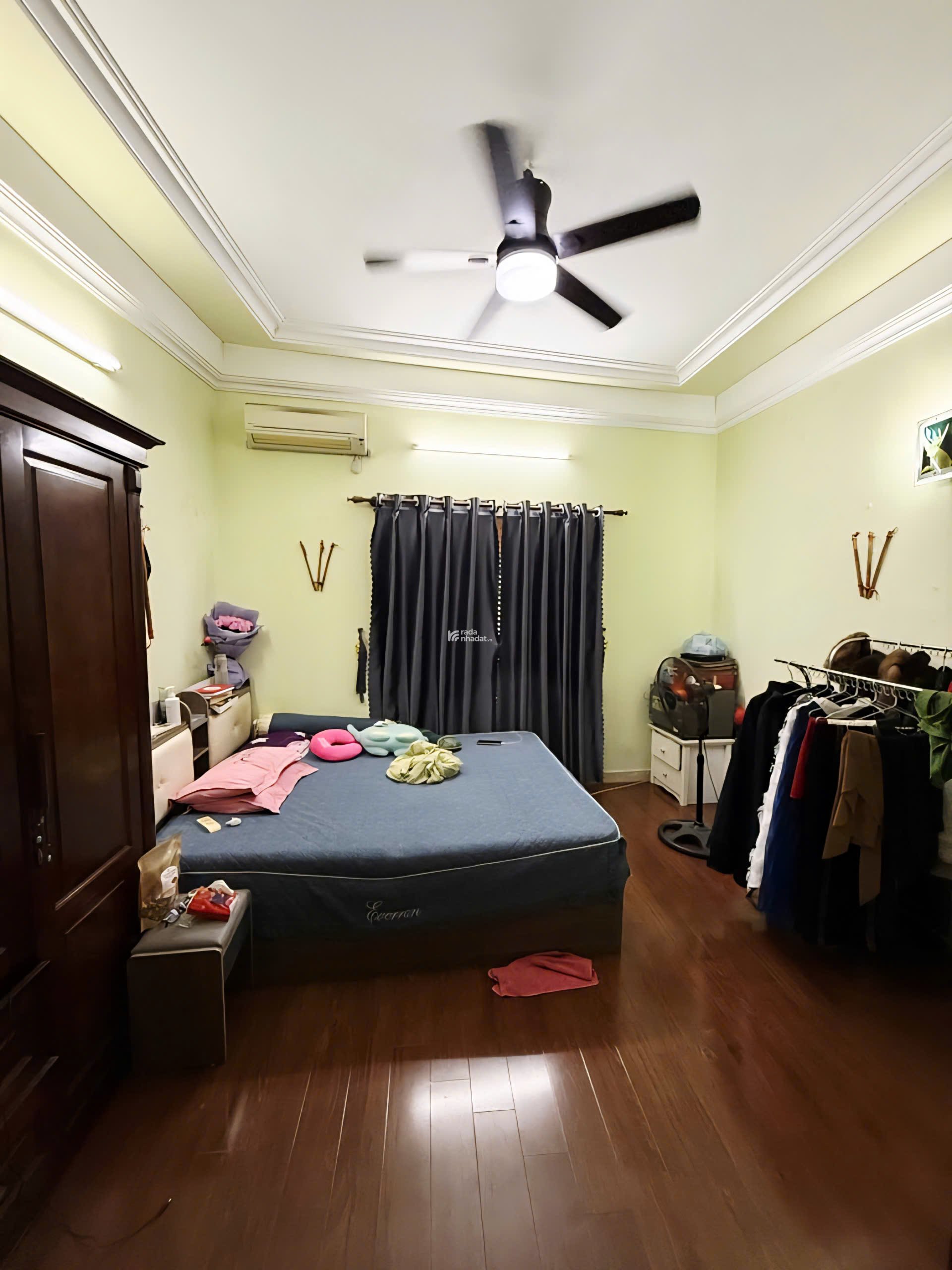 Hiếm, bán nhà Lạc Long Quân ngõ nông, gần ô tô, 46m2 5 tầng giá 9.8 tỷ