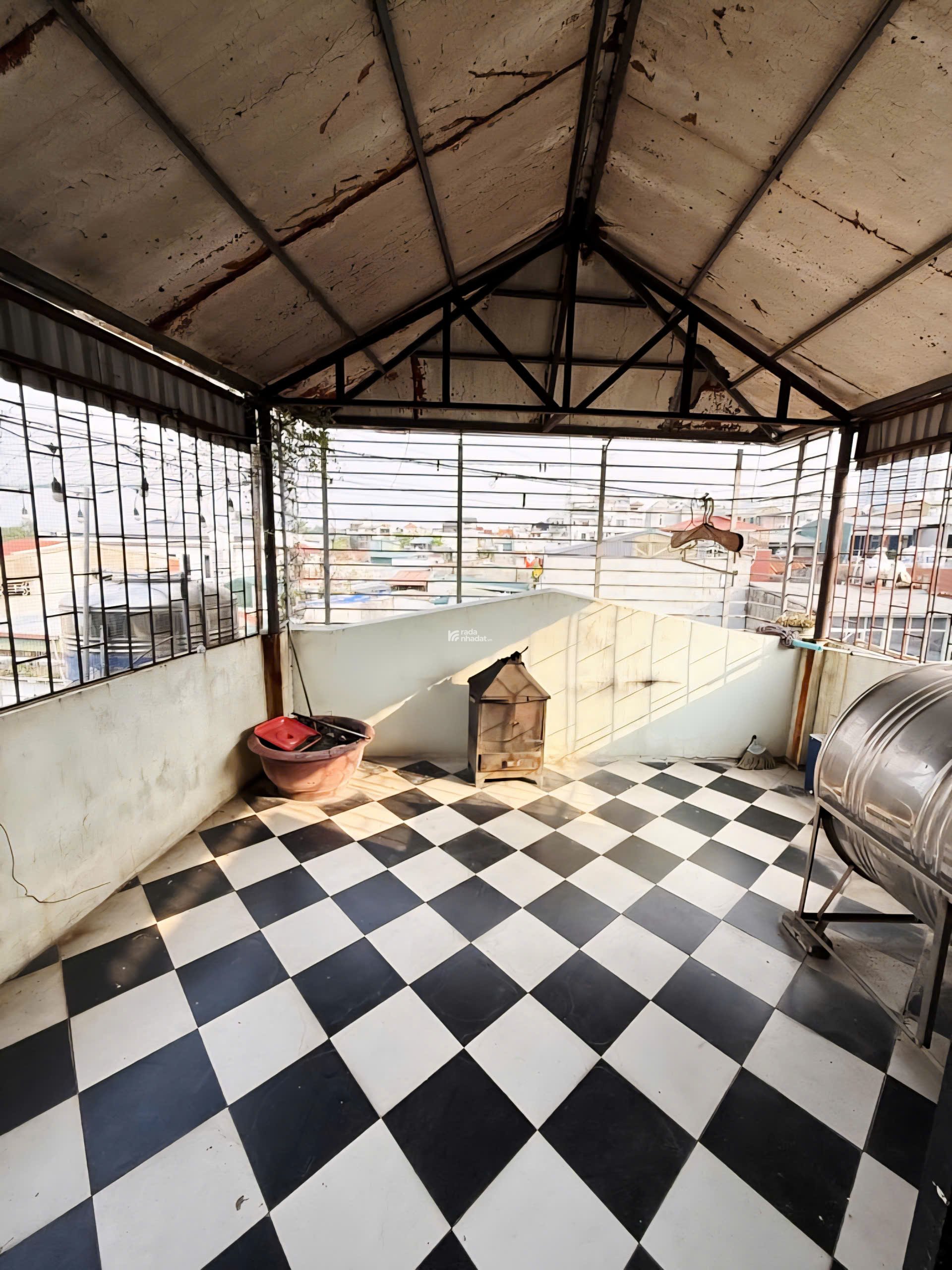 Hiếm, bán nhà Lạc Long Quân ngõ nông, gần ô tô, 46m2 5 tầng giá 9.8 tỷ