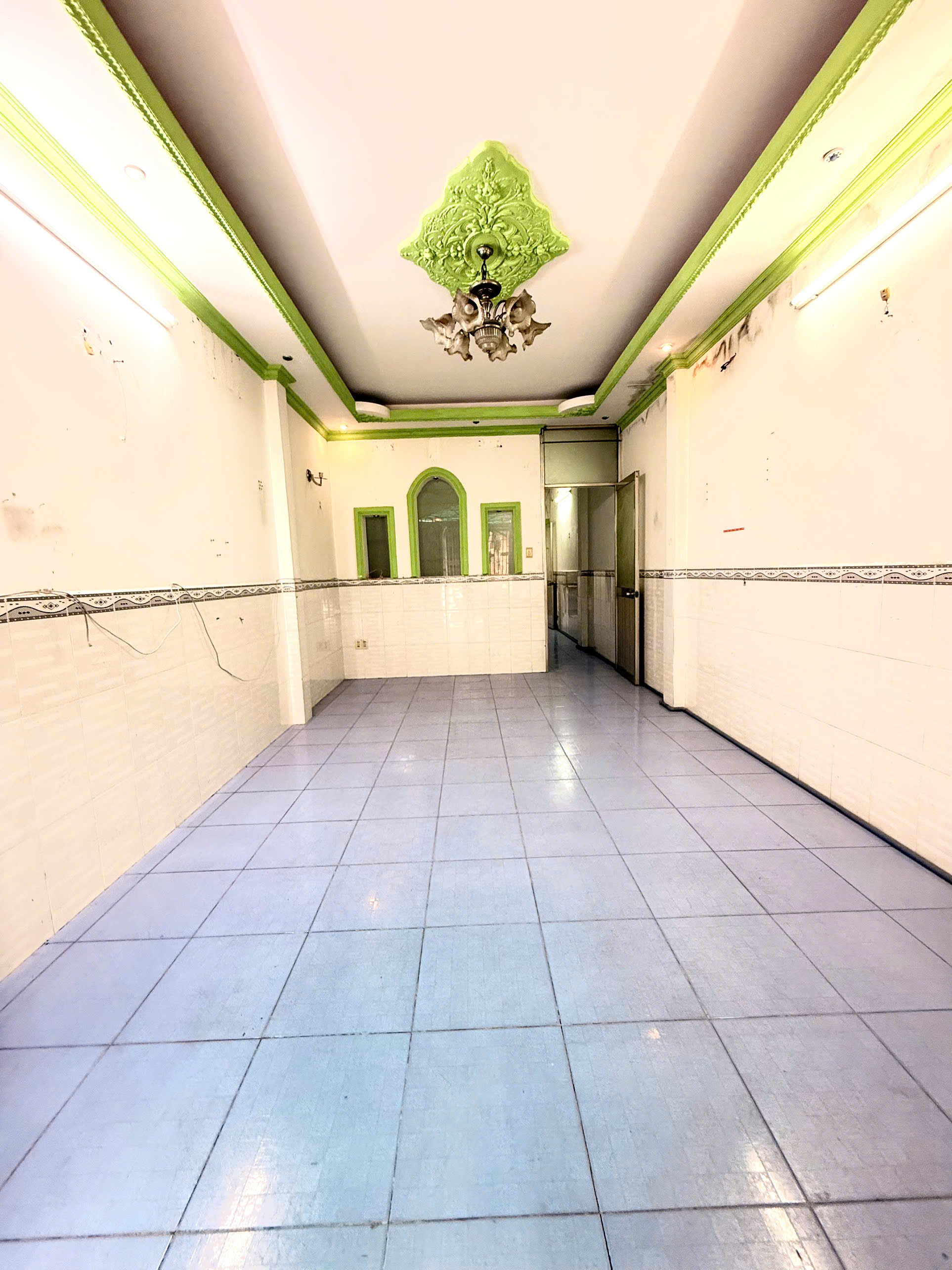 Bán nhà đường 506 Lạc Long Quân, Hẻm 4m đỗ bê tông mới - 3.6x18m , chỉ 6.1 tỷ 