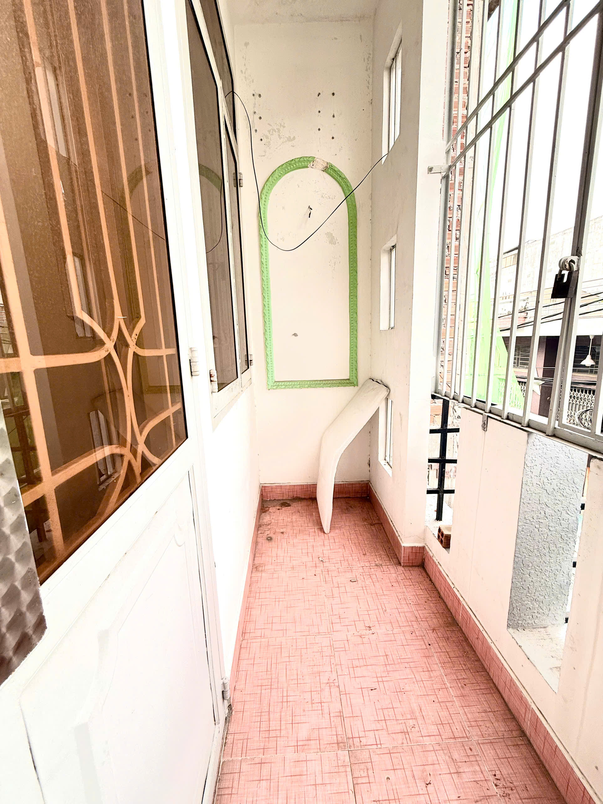 Bán nhà đường 506 Lạc Long Quân, Hẻm 4m đỗ bê tông mới - 3.6x18m , chỉ 6.1 tỷ 