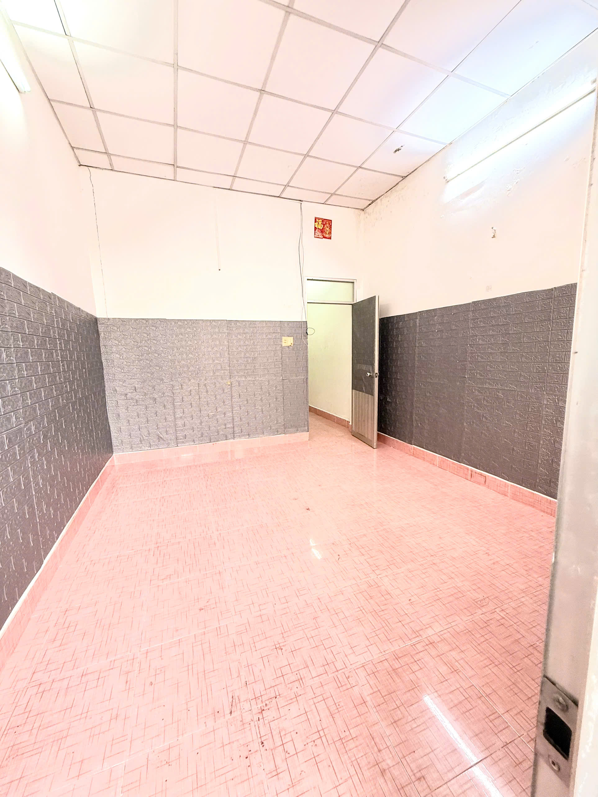 Bán nhà đường 506 Lạc Long Quân, Hẻm 4m đỗ bê tông mới - 3.6x18m , chỉ 6.1 tỷ 