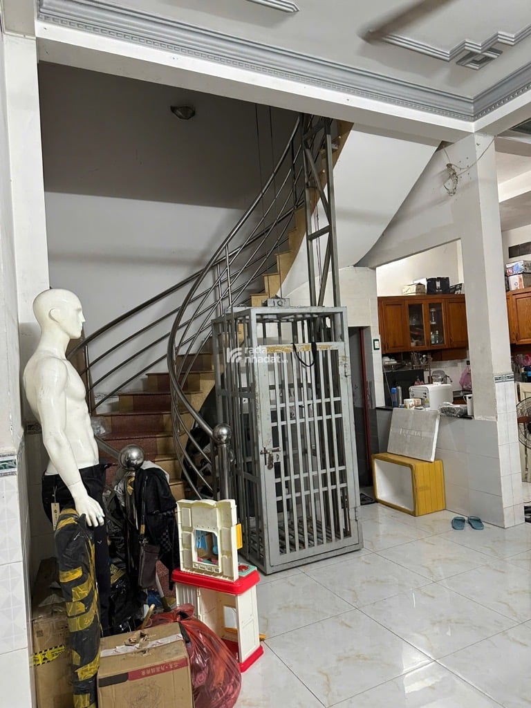 KHU VIP P11 TÂN BÌNH - NGAY HỒNG LẠC - NHÀ 4 TẦNG - 78M2 -NỞ HẬU GẦN 7M -3 PN - HẺM 4M THÔNG THOÁNG