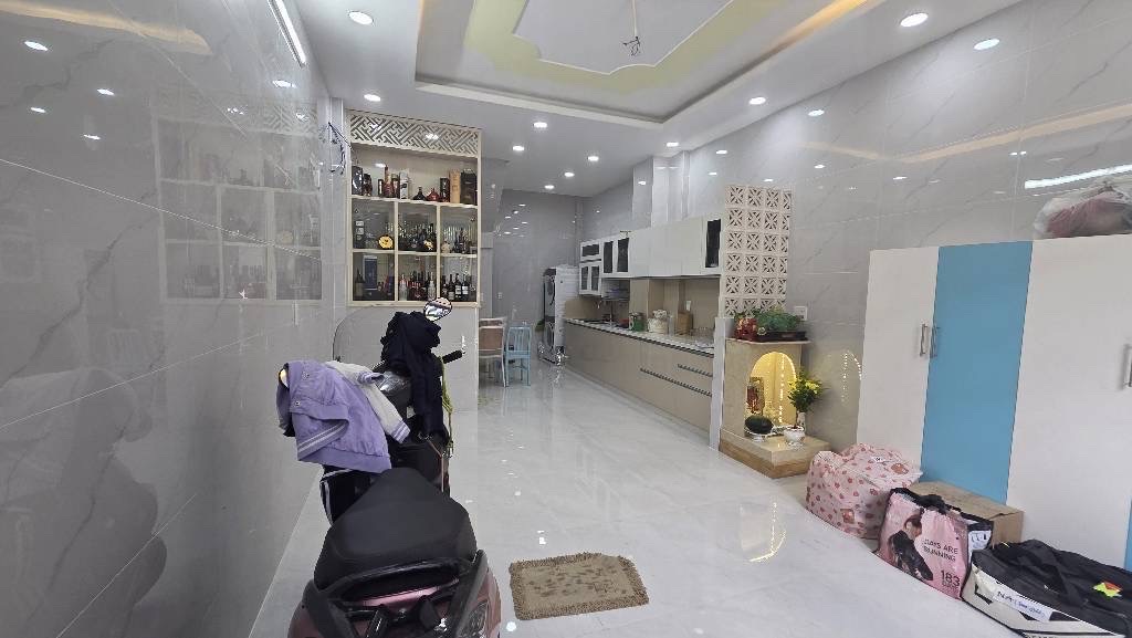 NHÀ 4 TẦNG  MỚI XÂY 100%- HẺM XE TẢI- RA CHỢ VÀI BƯỚC- TẶNG NỘI THẤT CAO CẤP