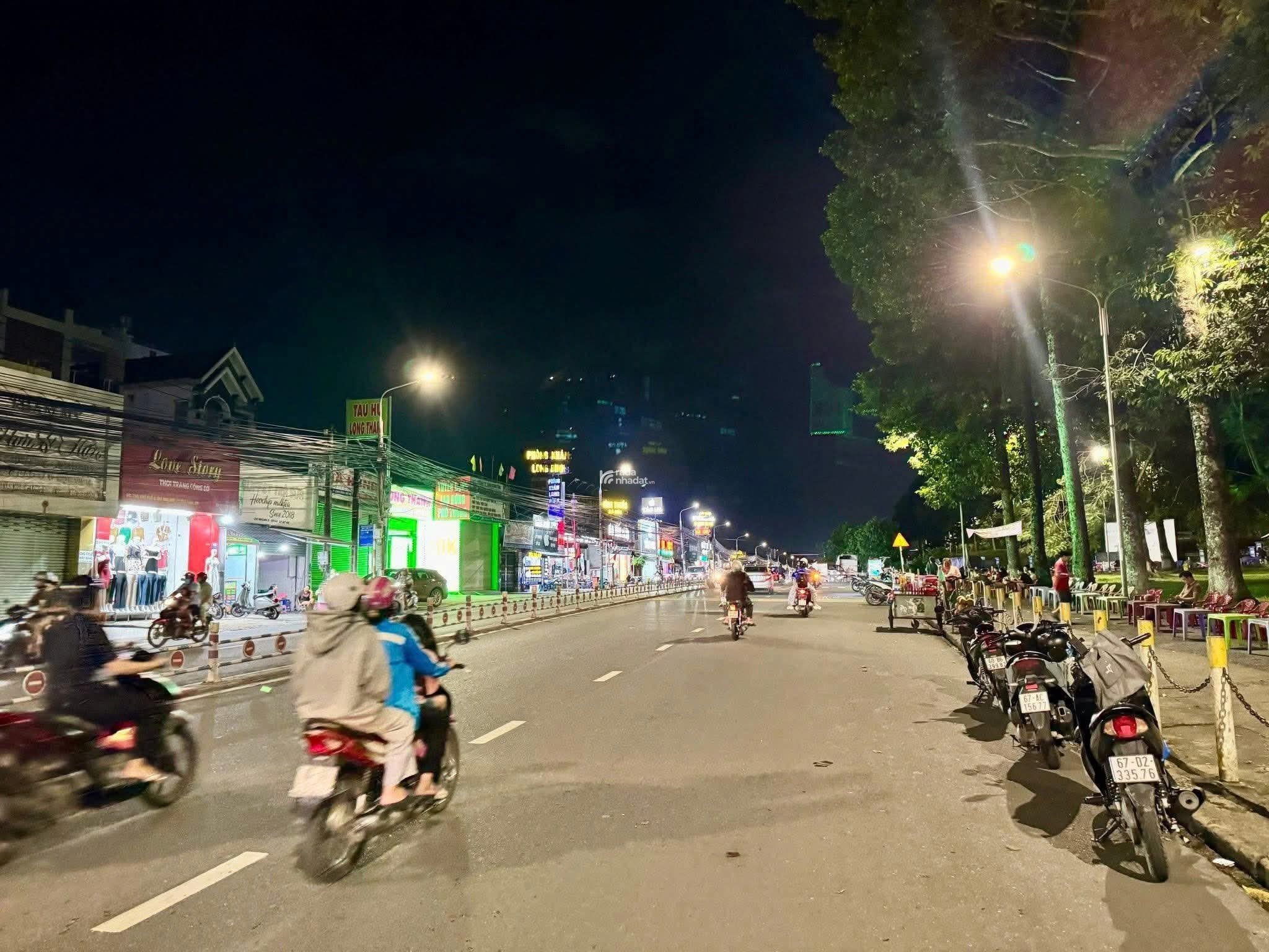 Bán mặt tiền đường bùi văn hoà biên hoà ngang 8m