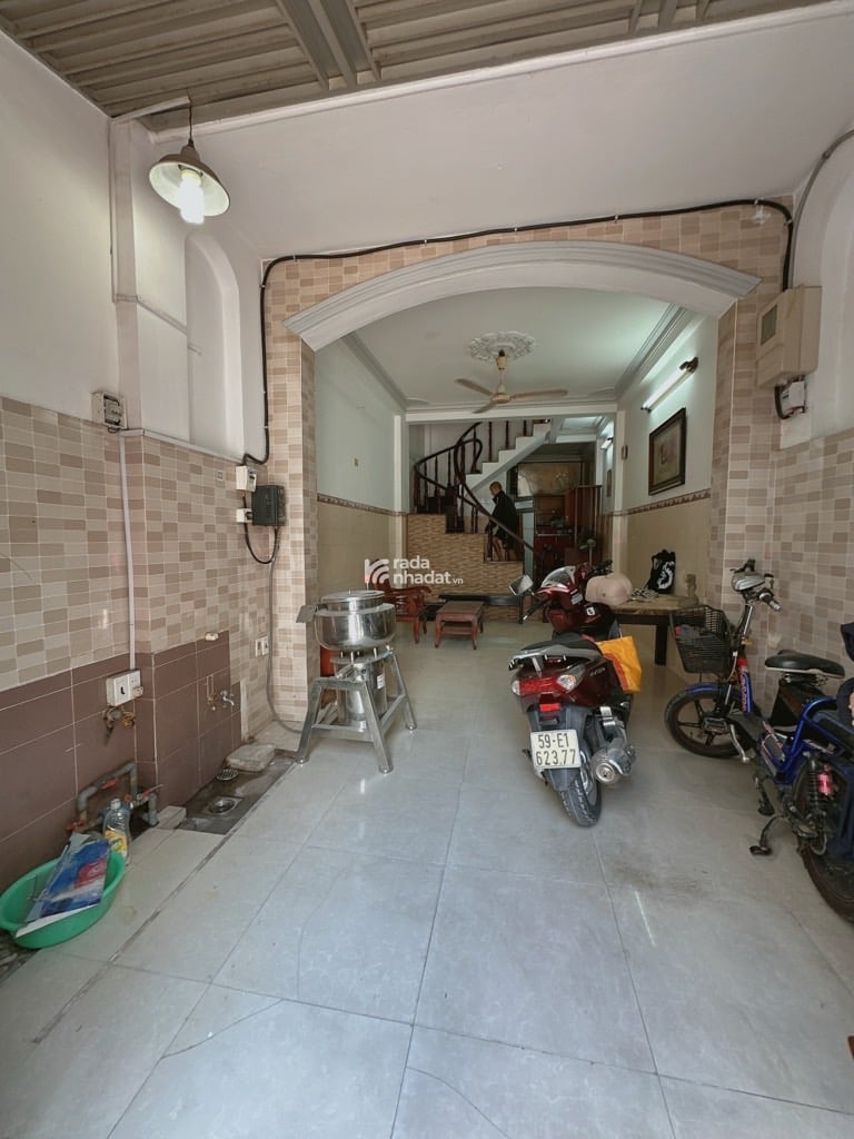  BÁN NHÀ 3 TẦNG - KHU VIP DÂN TRÍ - GẦN CMT8 - GIÁP Q10 - Q3- NGAY CÔNG VIÊN LÊ THỊ RIÊN